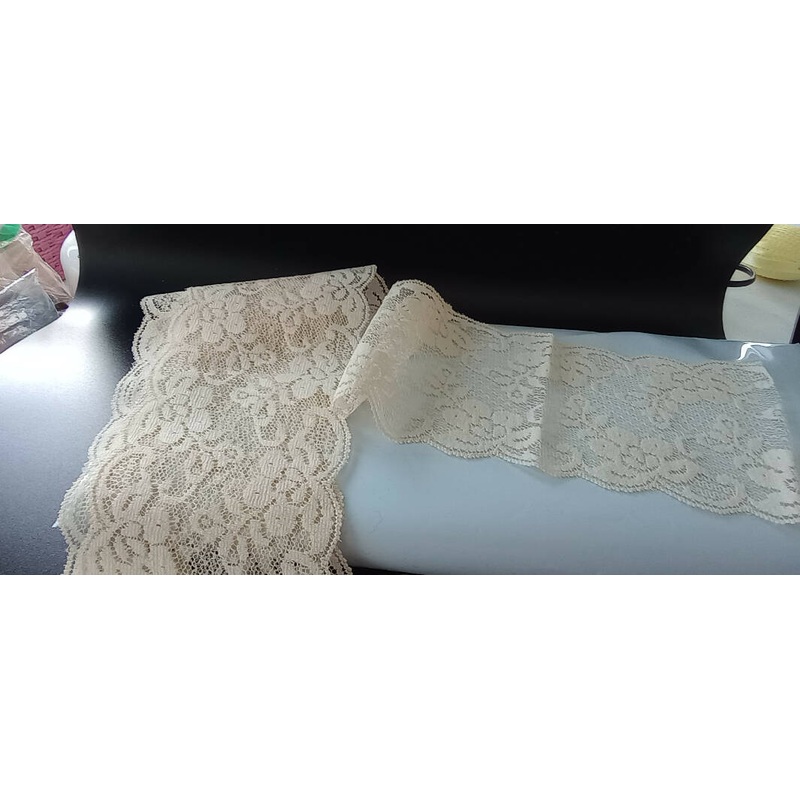 Ecru 3 1/2" wide double scalloped flat lace