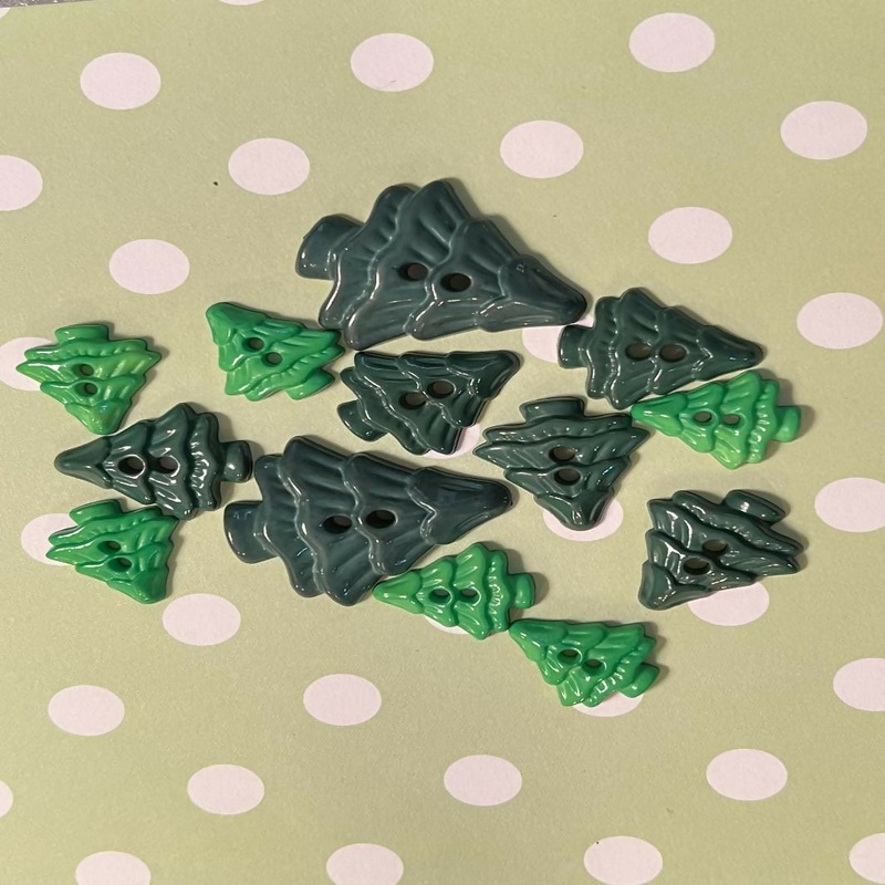 Novelty buttons - Assorted pine trees