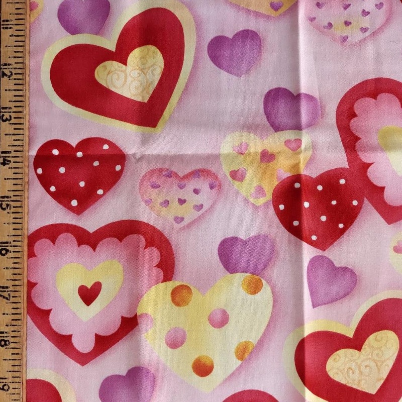 FAT QUARTER Clothworks Be Mine 23050