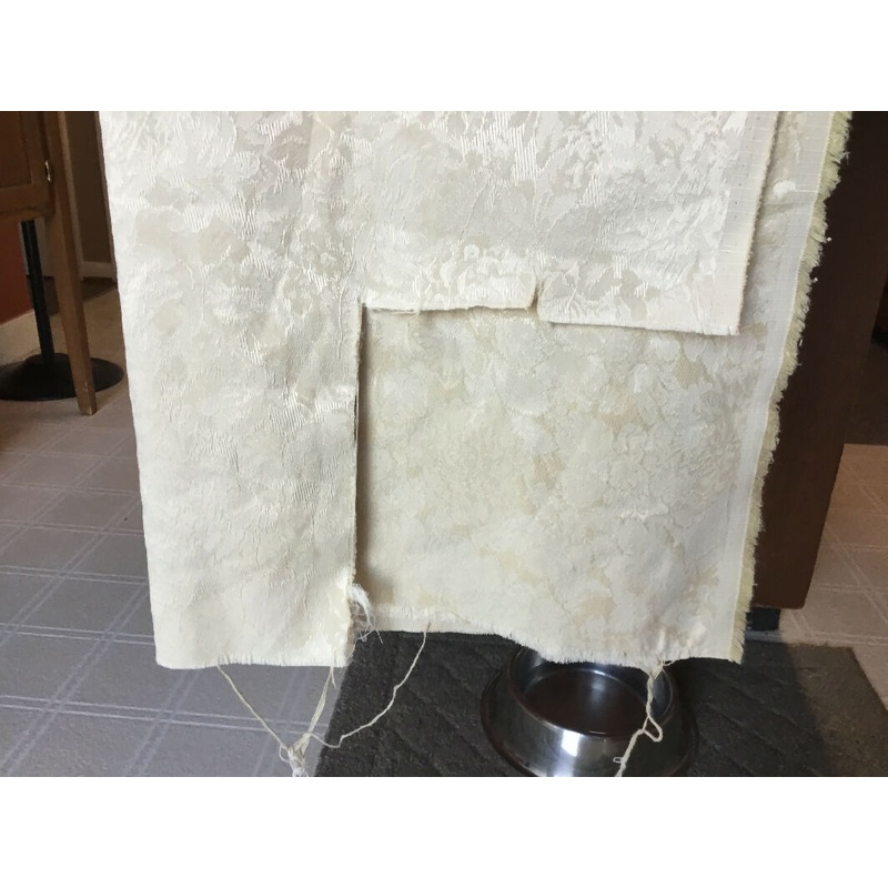 Gold/ champagne damask