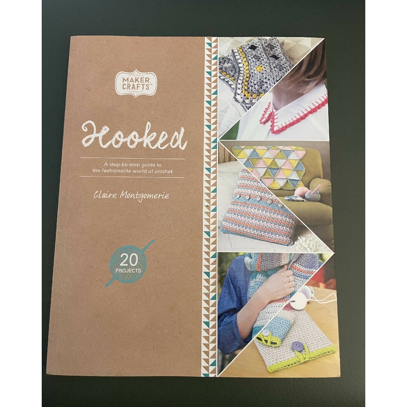 Hooked - A step-by-step guide to the fashionable world of crochet by Claire Montgomerie
