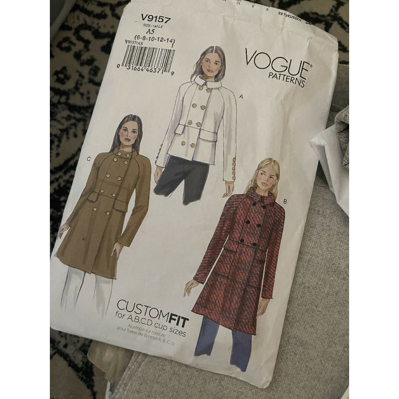 VOGUE 9157 Fully cut (pattern and fabric)