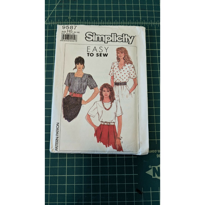 Vintage Simplicity 9587 Easy to Sew Women's Top Sizes 6-14 Sewing Pattern
